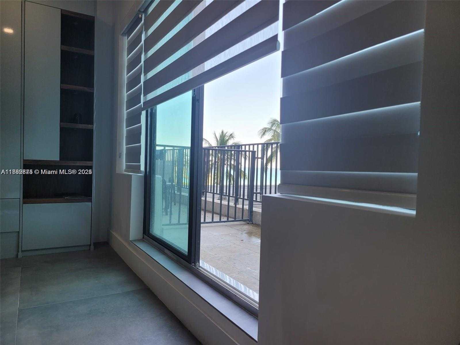 Small Image of 6345 COLLINS AVE #442, Miami Beach Number 9