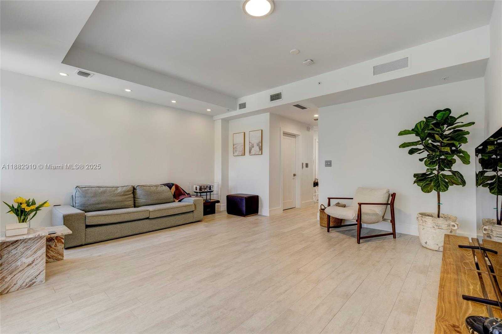 Small Image of 89 NORTH SHORE DR, Miami Beach Number 10