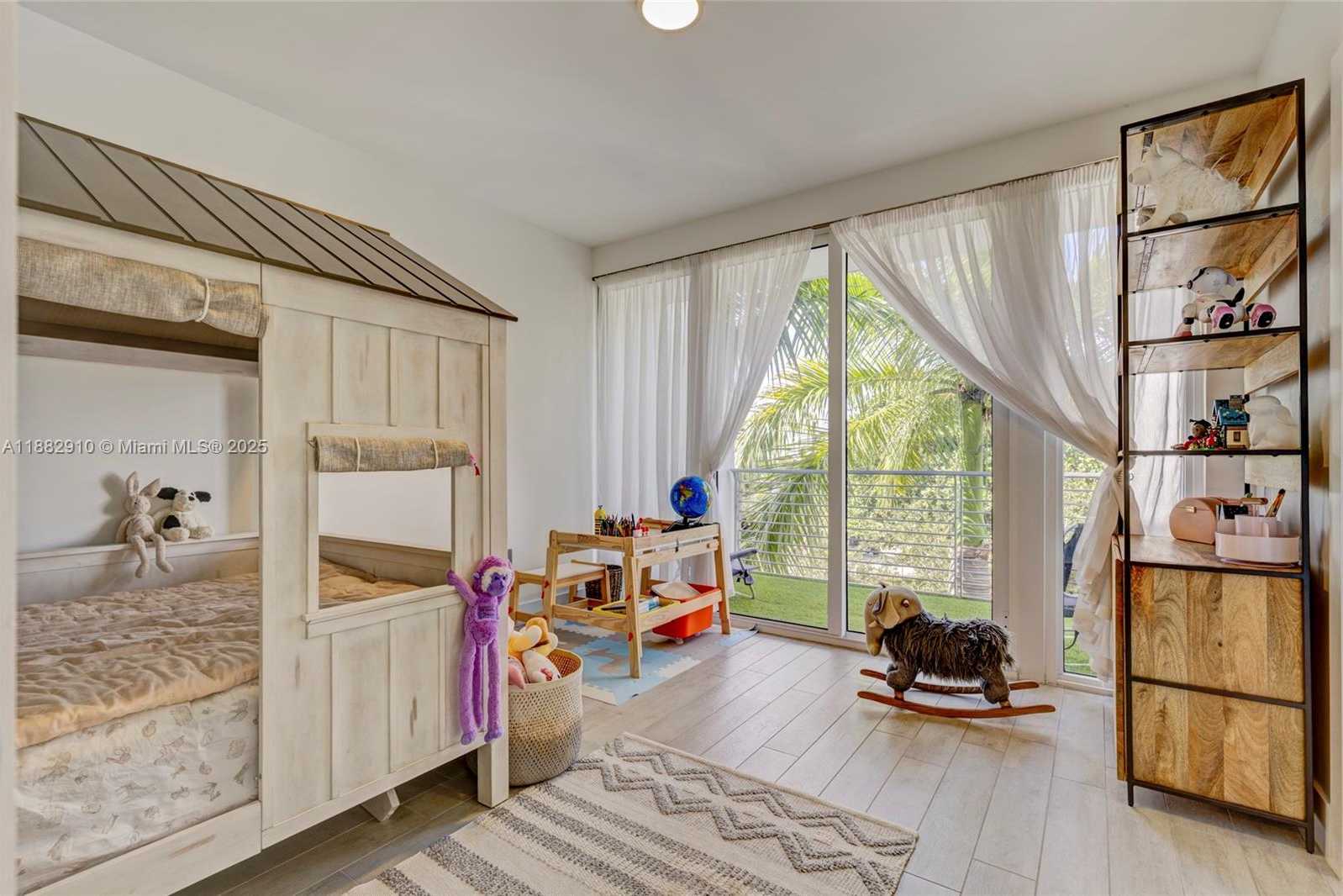 Small Image of 89 NORTH SHORE DR, Miami Beach Number 14