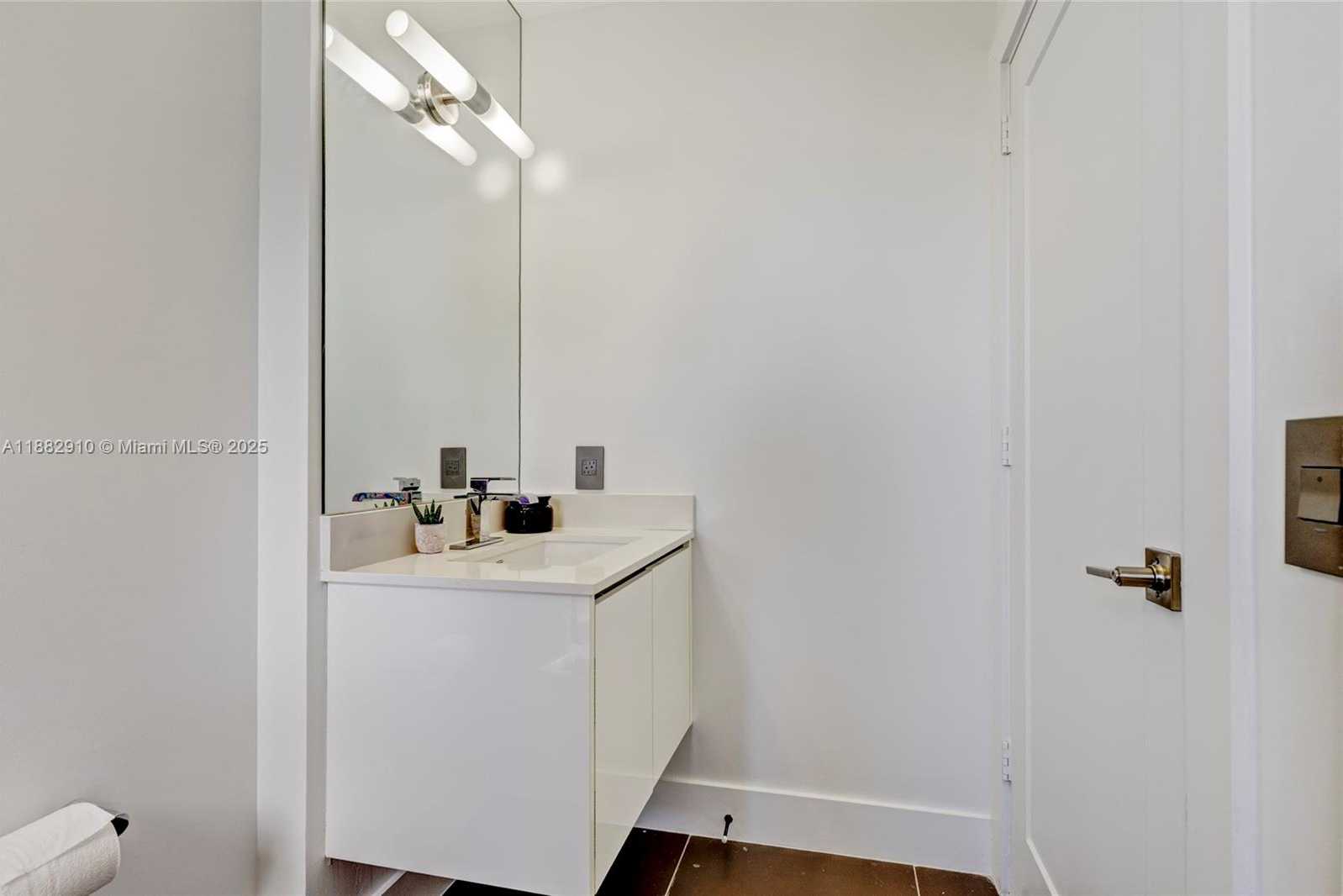 Small Image of 89 NORTH SHORE DR, Miami Beach Number 16
