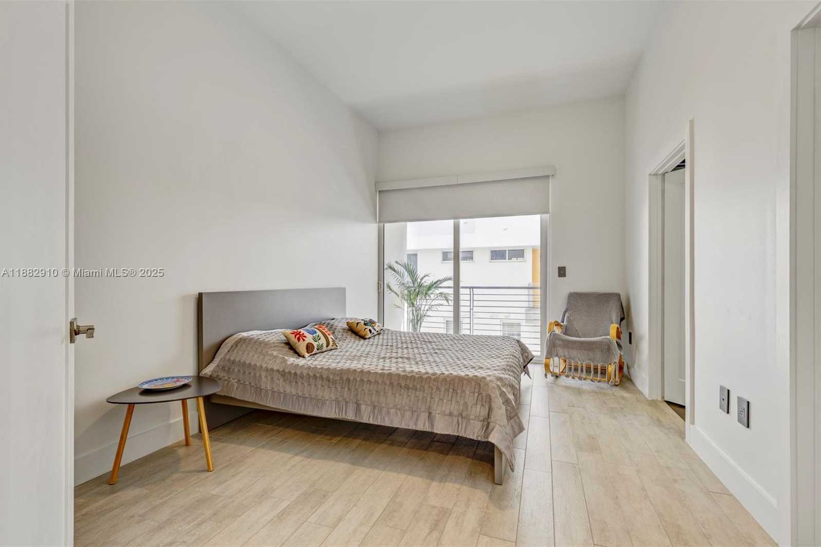 Small Image of 89 NORTH SHORE DR, Miami Beach Number 18