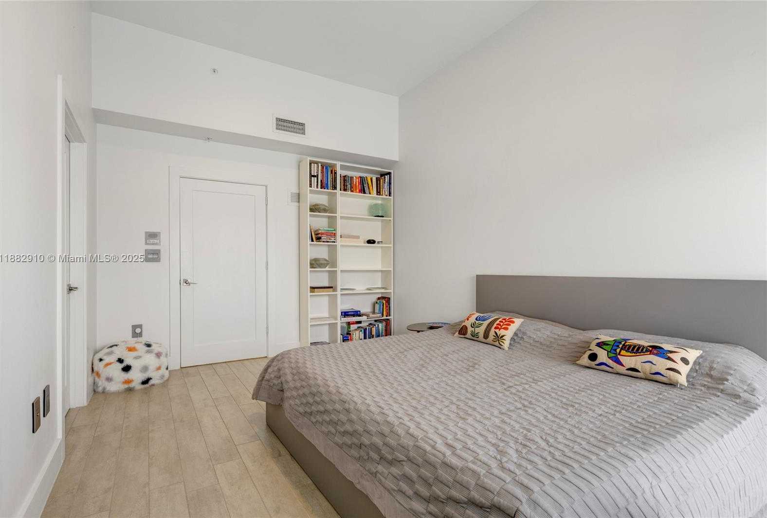 Small Image of 89 NORTH SHORE DR, Miami Beach Number 19