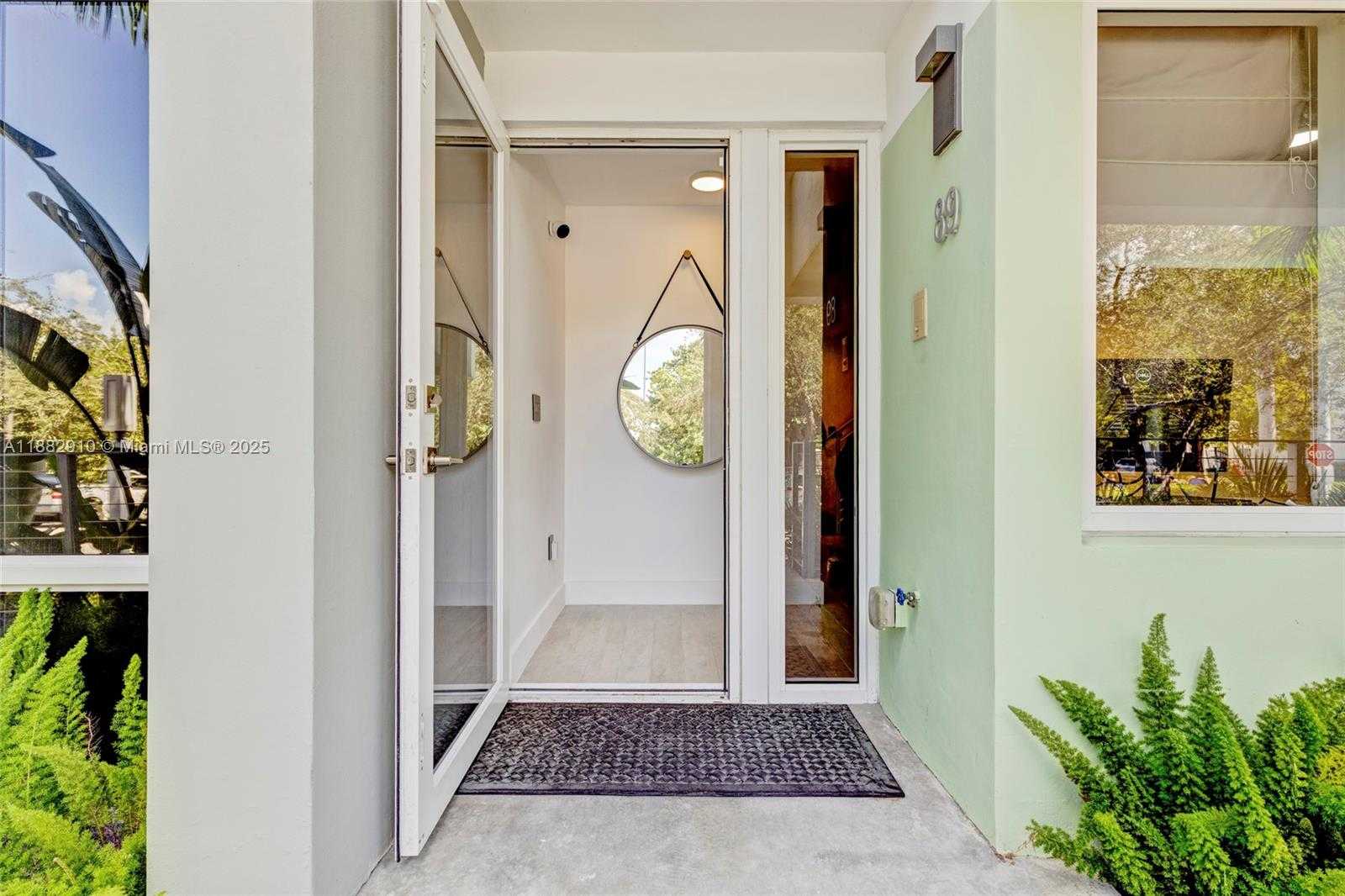 Small Image of 89 NORTH SHORE DR, Miami Beach Number 2