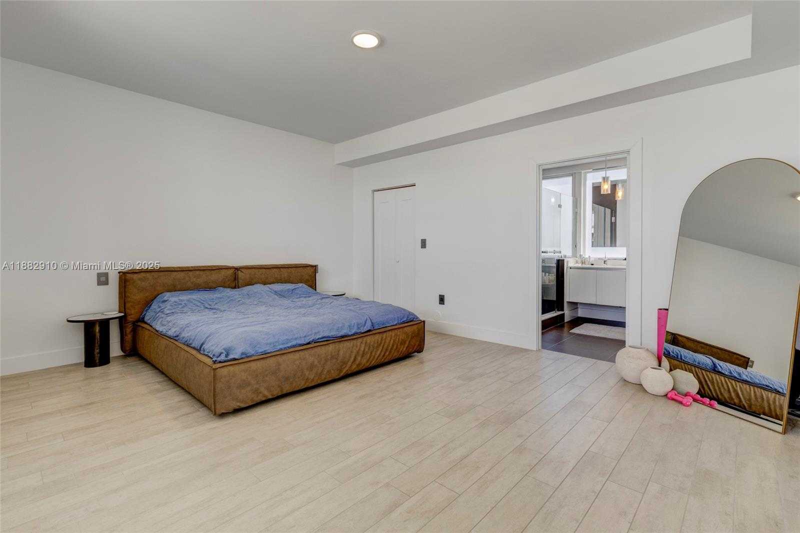 Small Image of 89 NORTH SHORE DR, Miami Beach Number 21