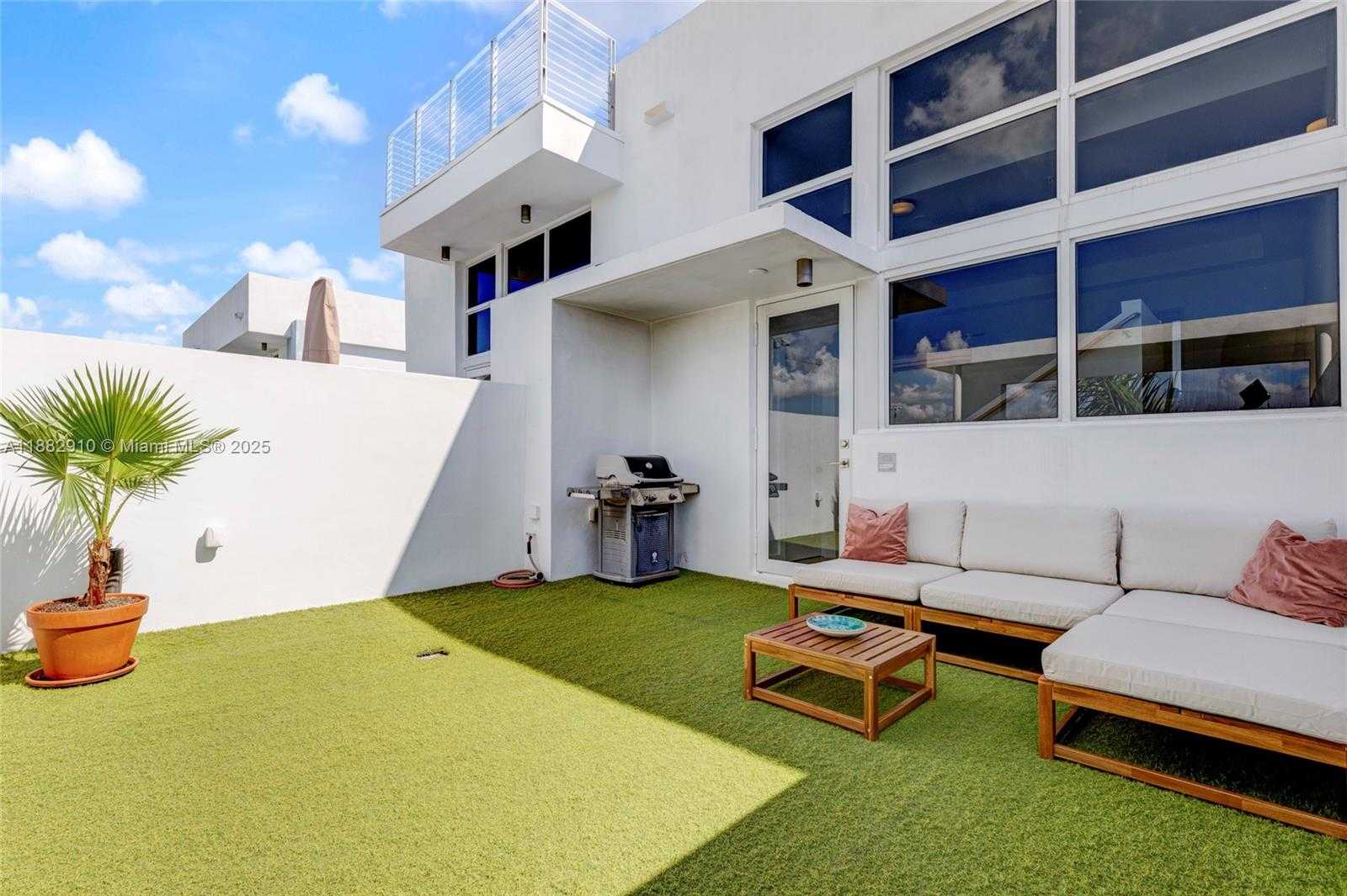 Small Image of 89 NORTH SHORE DR, Miami Beach Number 25