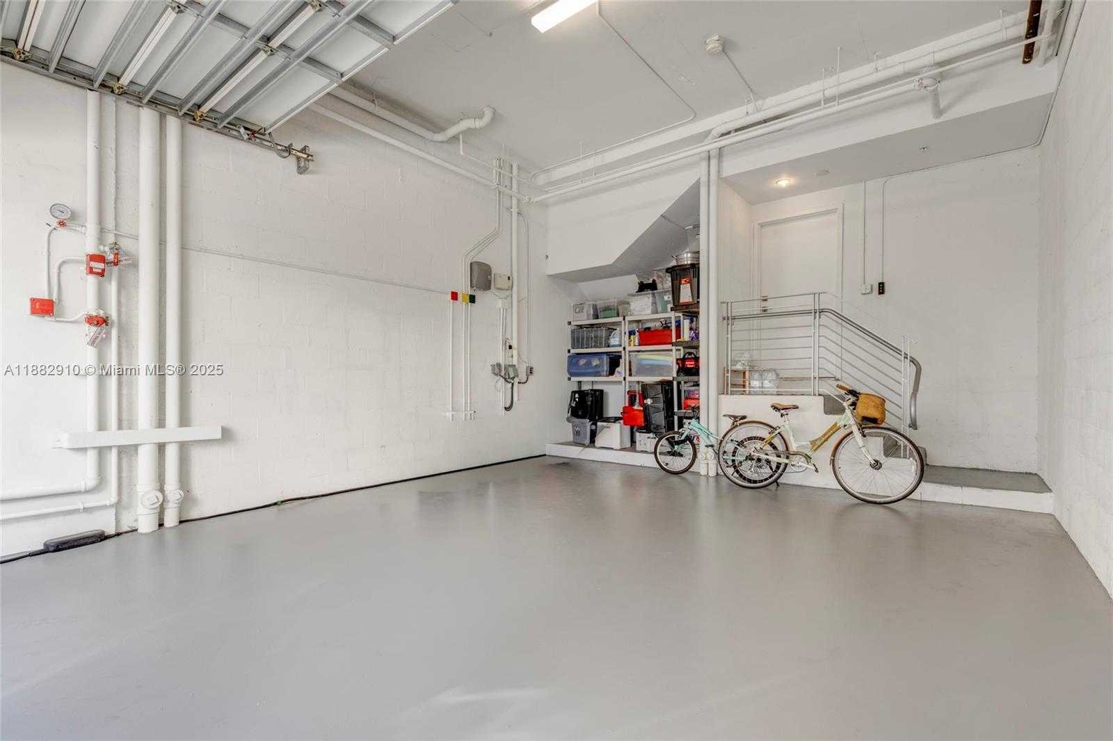Small Image of 89 NORTH SHORE DR, Miami Beach Number 27