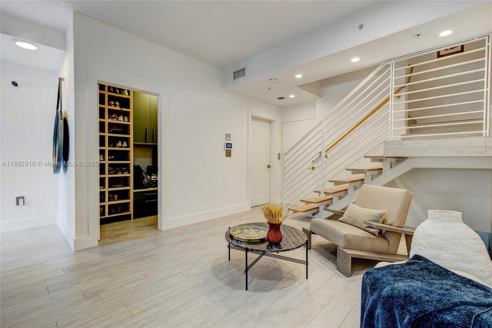 Small Image of 89 NORTH SHORE DR, Miami Beach Number 3