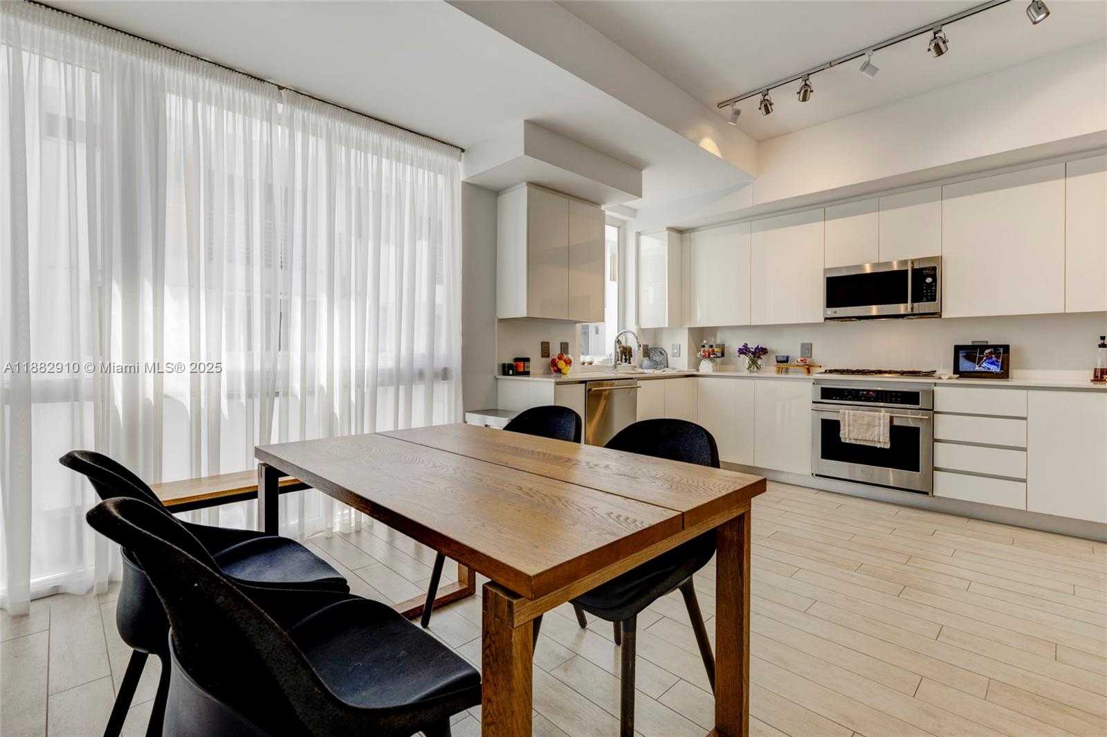 Small Image of 89 NORTH SHORE DR, Miami Beach Number 5