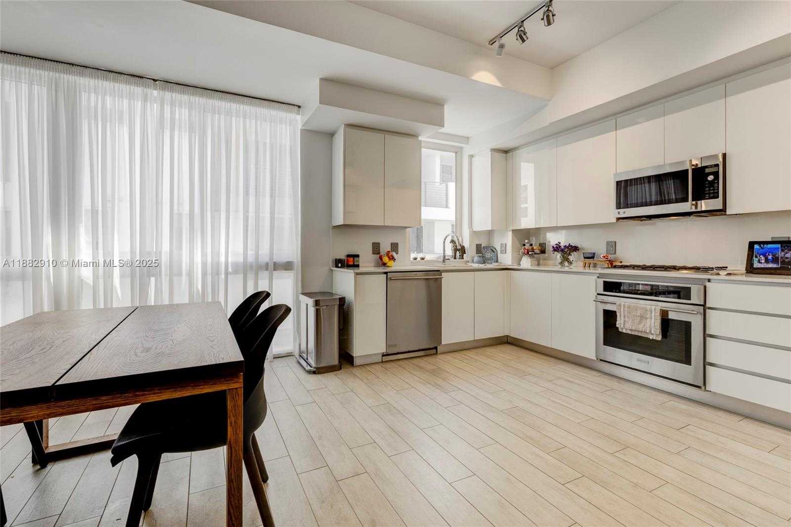 Small Image of 89 NORTH SHORE DR, Miami Beach Number 6