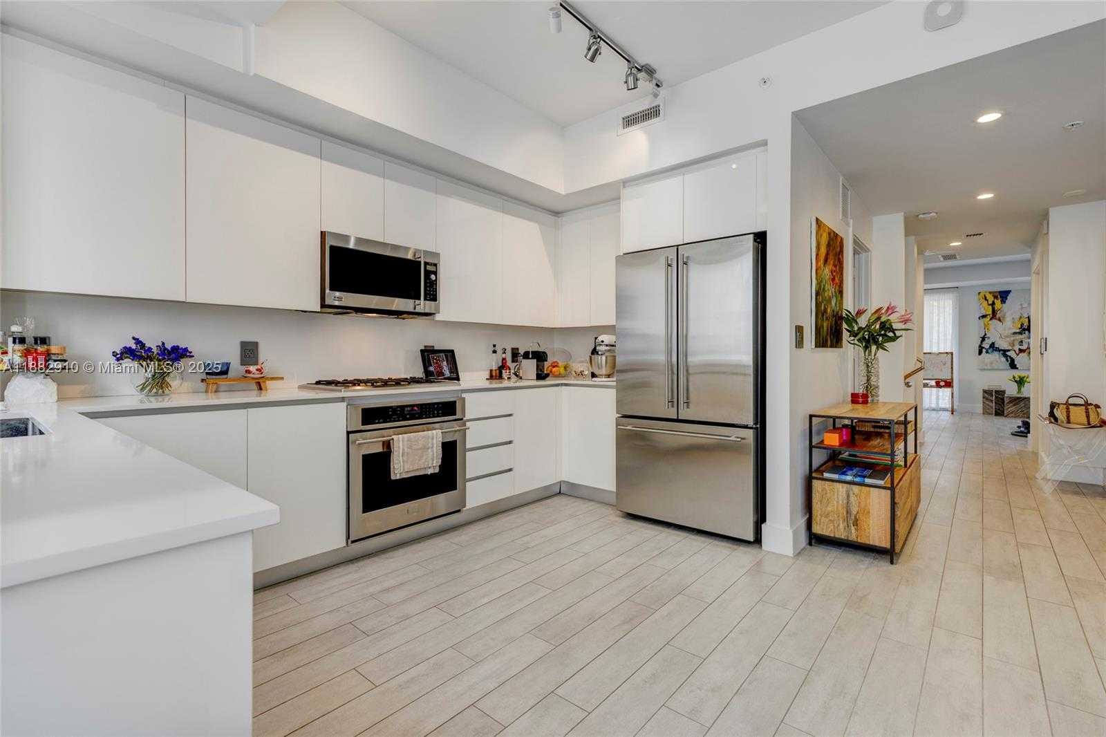 Small Image of 89 NORTH SHORE DR, Miami Beach Number 8