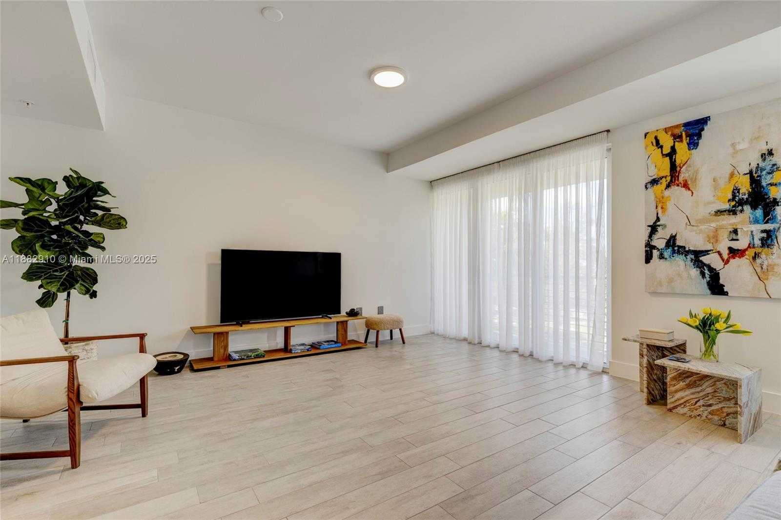 Small Image of 89 NORTH SHORE DR, Miami Beach Number 9