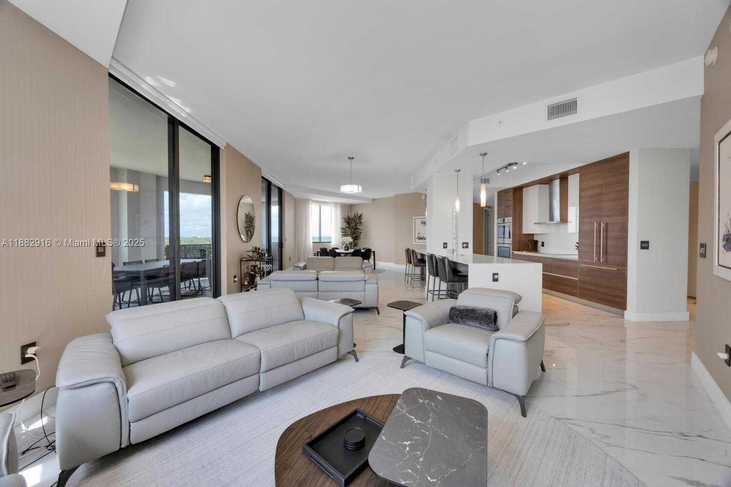 Small Image of 301 ALTARA AVE #LPH914, Coral Gables Number 2