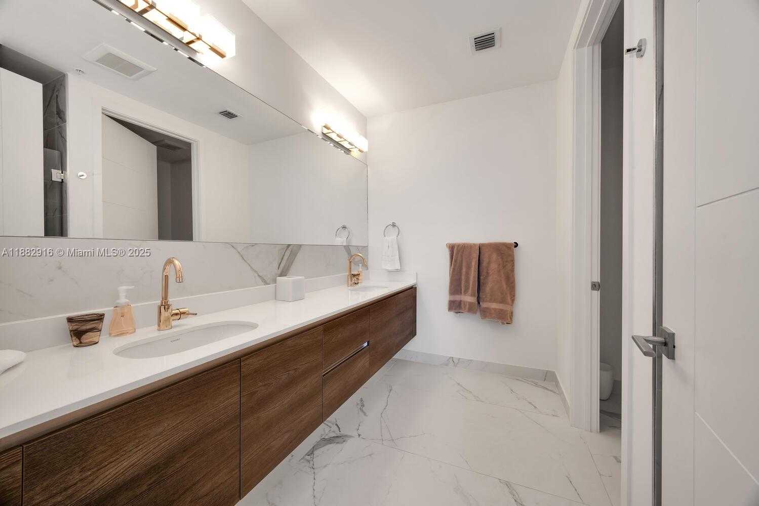 Small Image of 301 ALTARA AVE #LPH914, Coral Gables Number 28