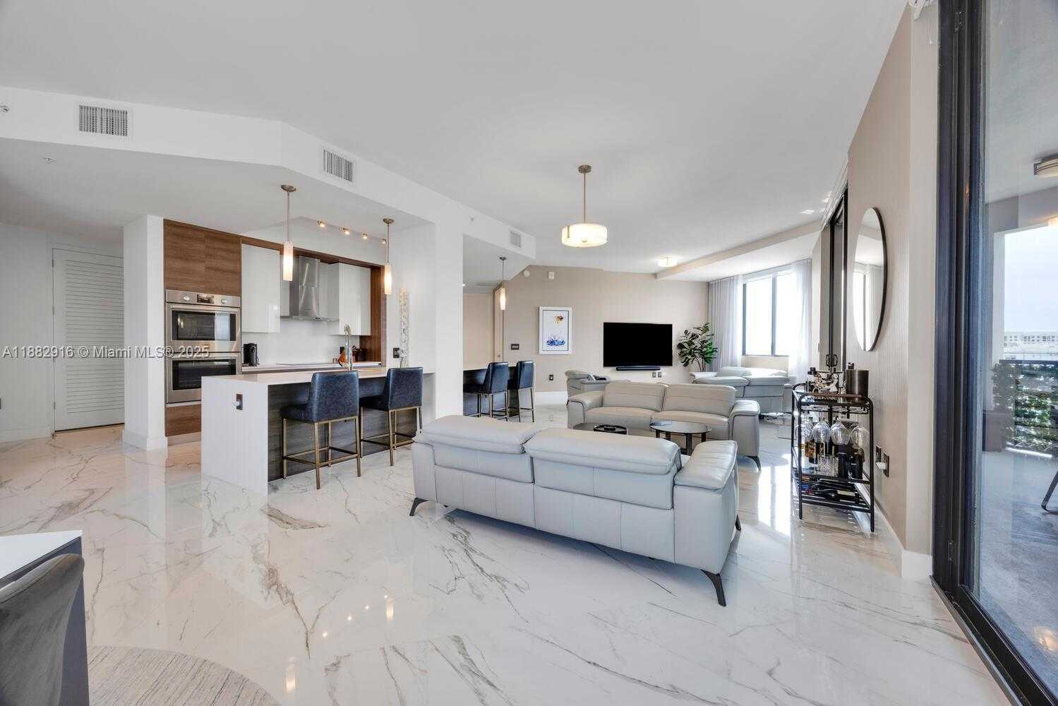 Small Image of 301 ALTARA AVE #LPH914, Coral Gables Number 3