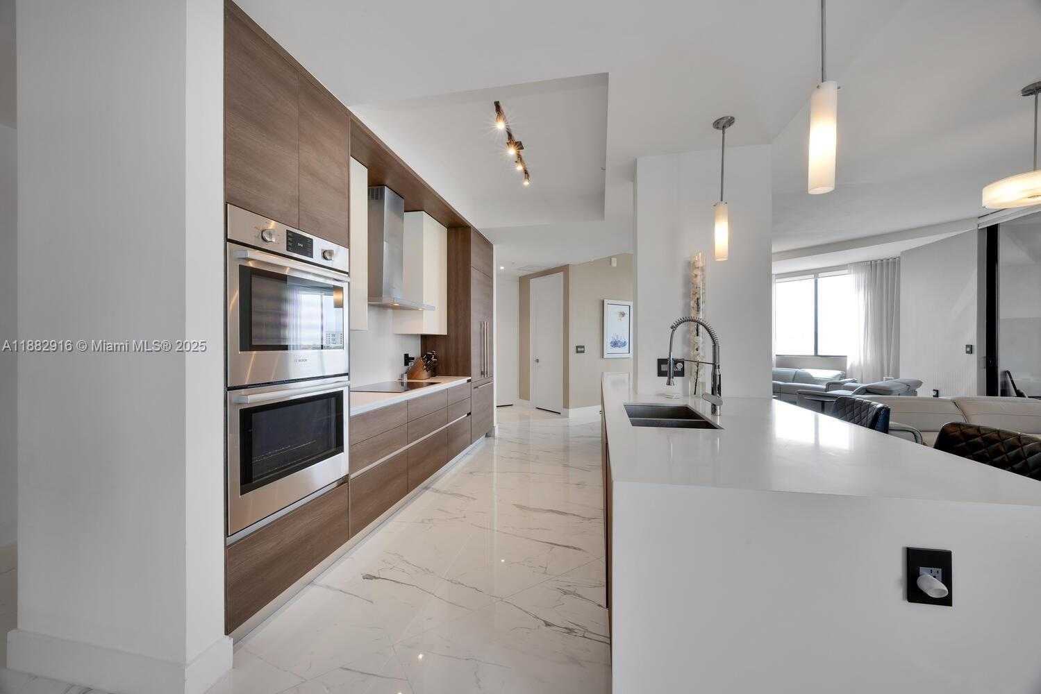 Small Image of 301 ALTARA AVE #LPH914, Coral Gables Number 7