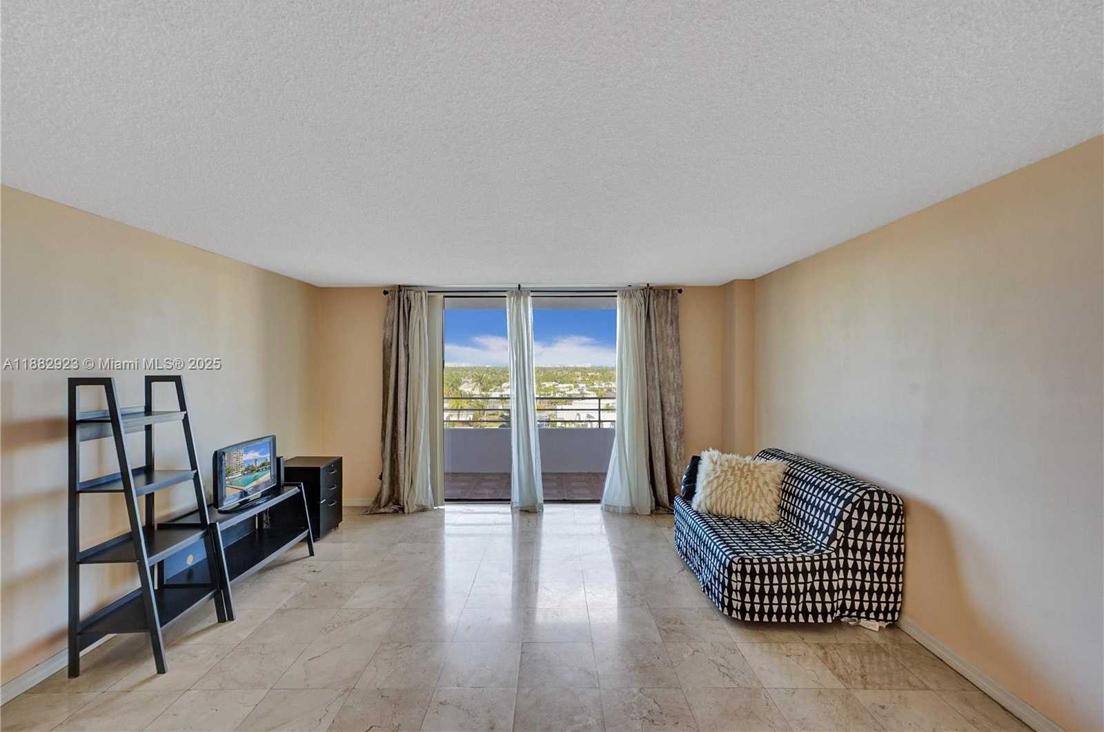 Small Image of 2500 PARKVIEW DR #808, Hallandale Beach Number 10
