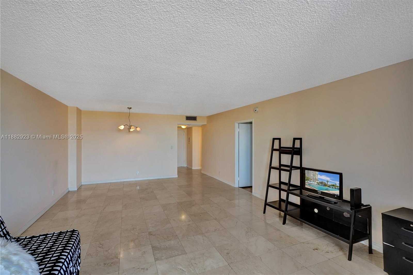 Small Image of 2500 PARKVIEW DR #808, Hallandale Beach Number 11