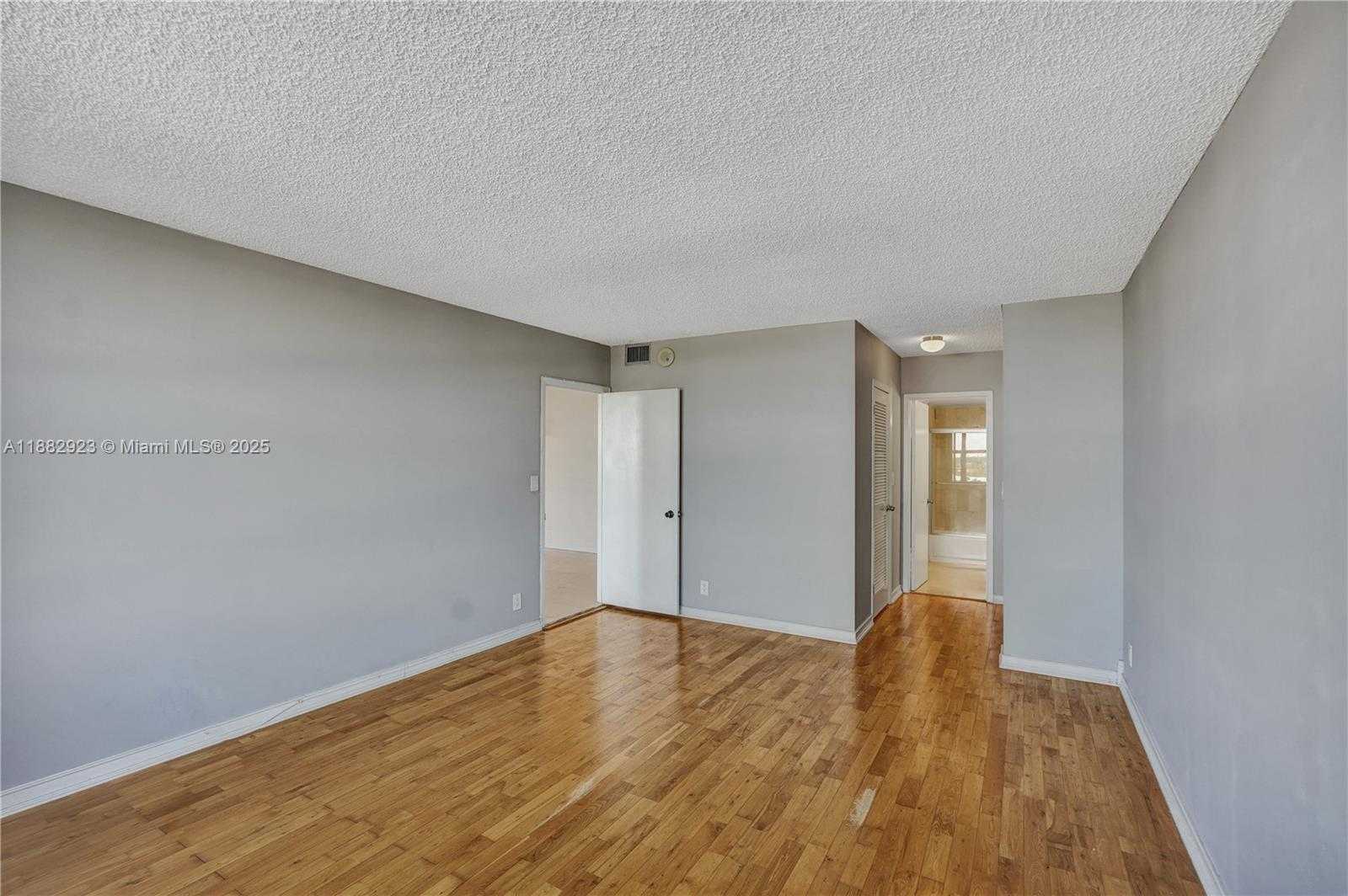 Small Image of 2500 PARKVIEW DR #808, Hallandale Beach Number 15