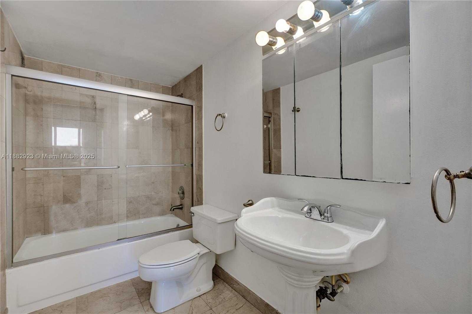 Small Image of 2500 PARKVIEW DR #808, Hallandale Beach Number 17