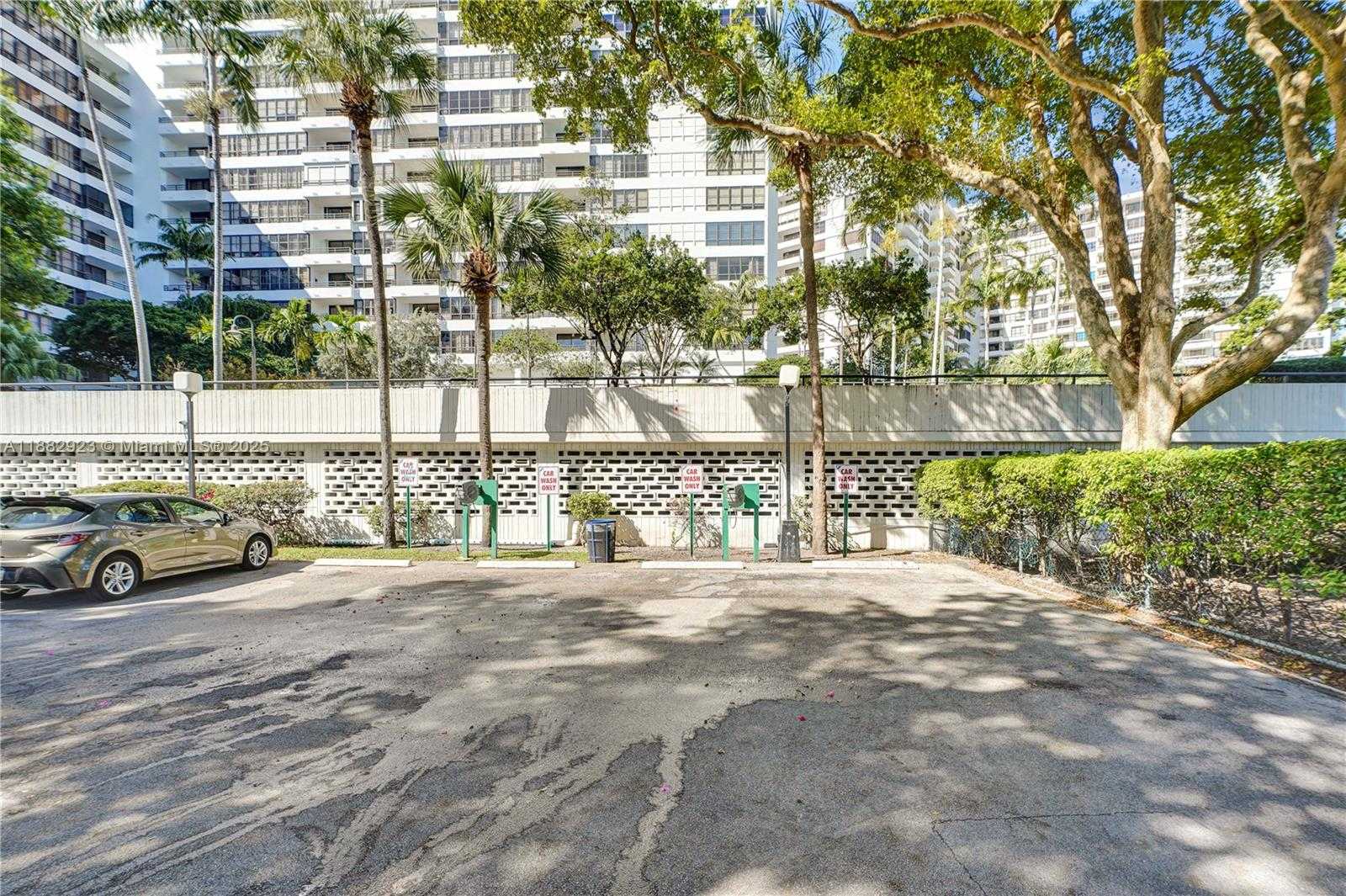 Small Image of 2500 PARKVIEW DR #808, Hallandale Beach Number 23