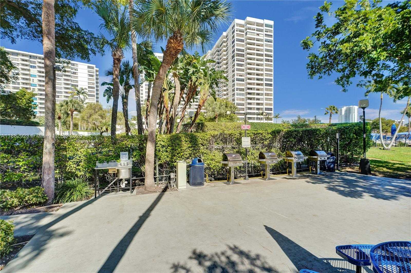 Small Image of 2500 PARKVIEW DR #808, Hallandale Beach Number 26