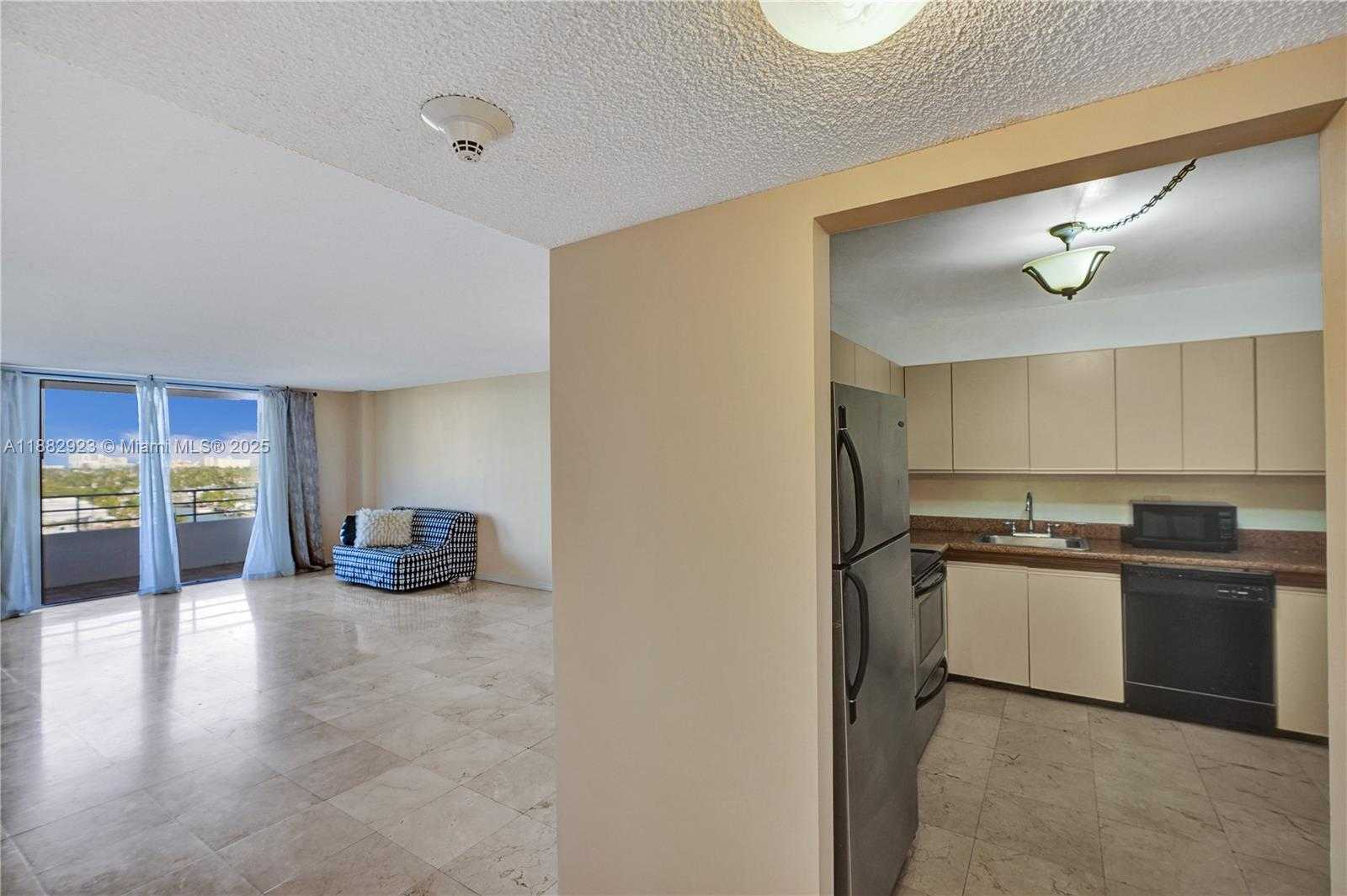 Small Image of 2500 PARKVIEW DR #808, Hallandale Beach Number 7