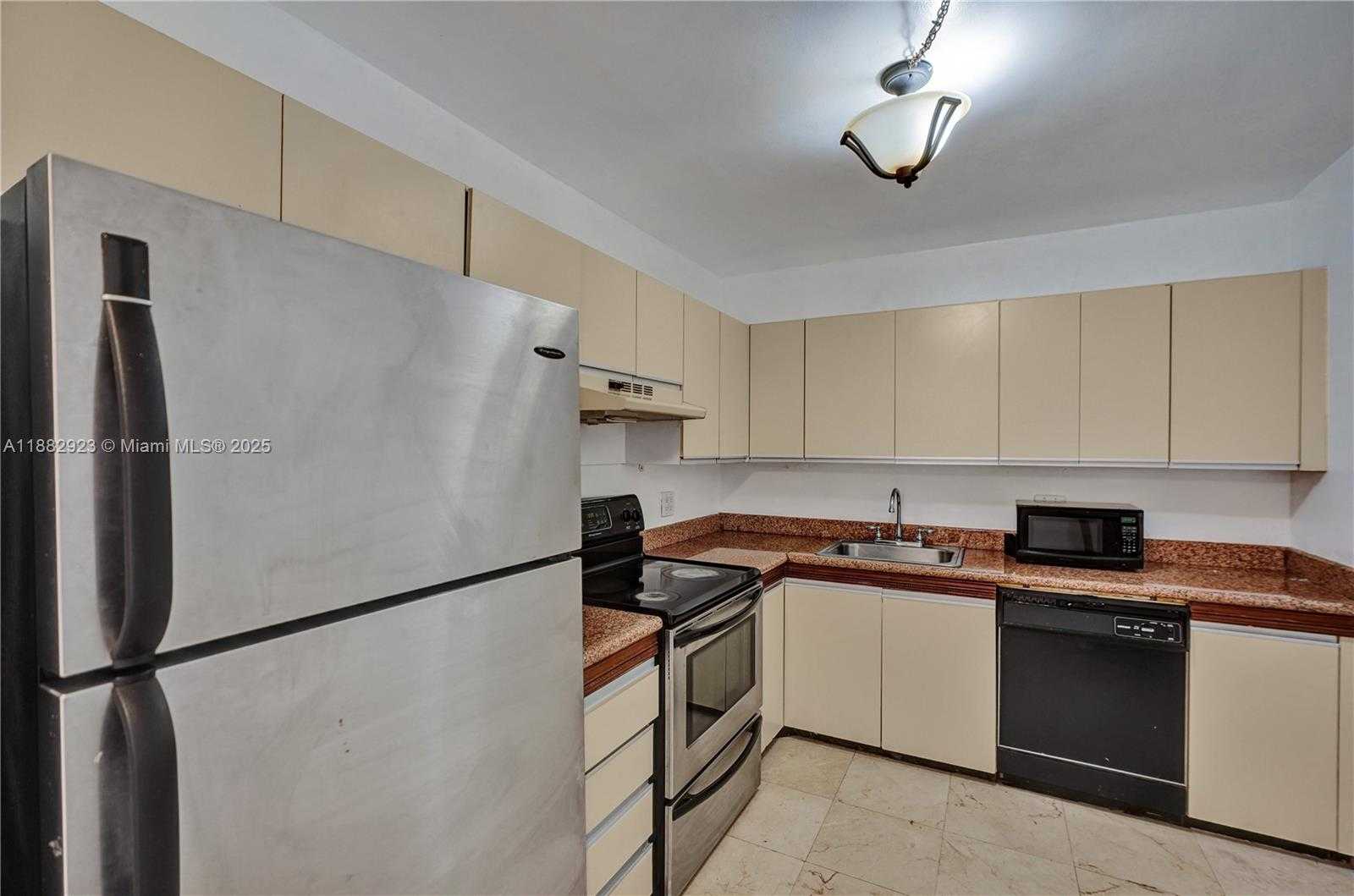 Small Image of 2500 PARKVIEW DR #808, Hallandale Beach Number 8