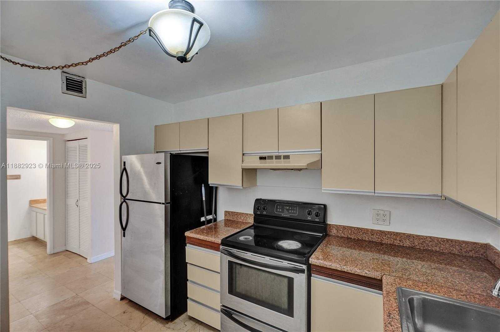 Small Image of 2500 PARKVIEW DR #808, Hallandale Beach Number 9
