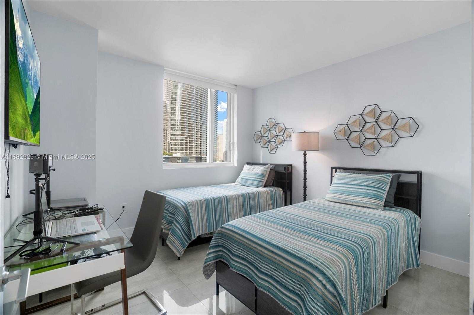 Small Image of 500 BRICKELL AVE #1701, Miami Number 10