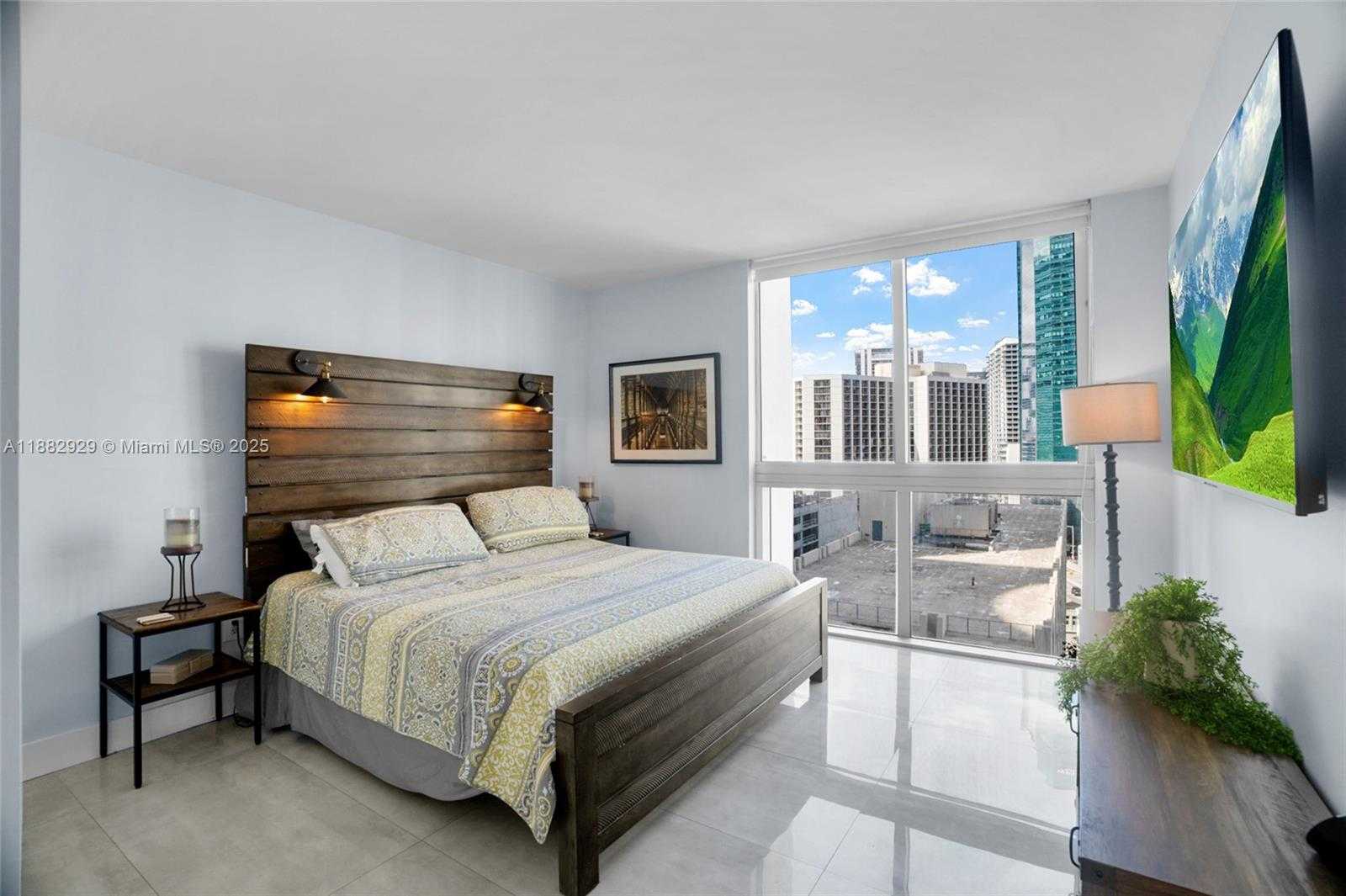 Small Image of 500 BRICKELL AVE #1701, Miami Number 12