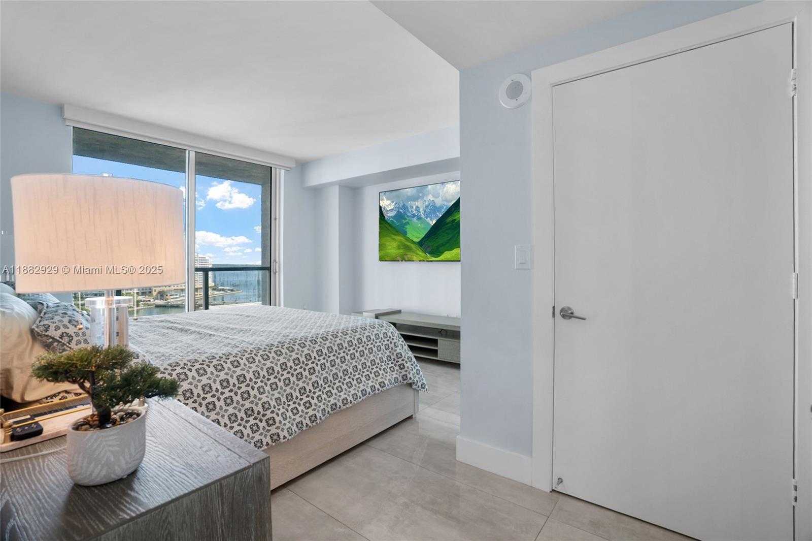 Small Image of 500 BRICKELL AVE #1701, Miami Number 14