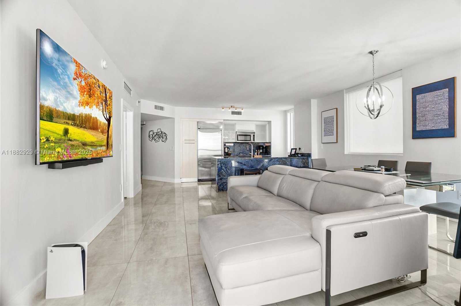 Small Image of 500 BRICKELL AVE #1701, Miami Number 3