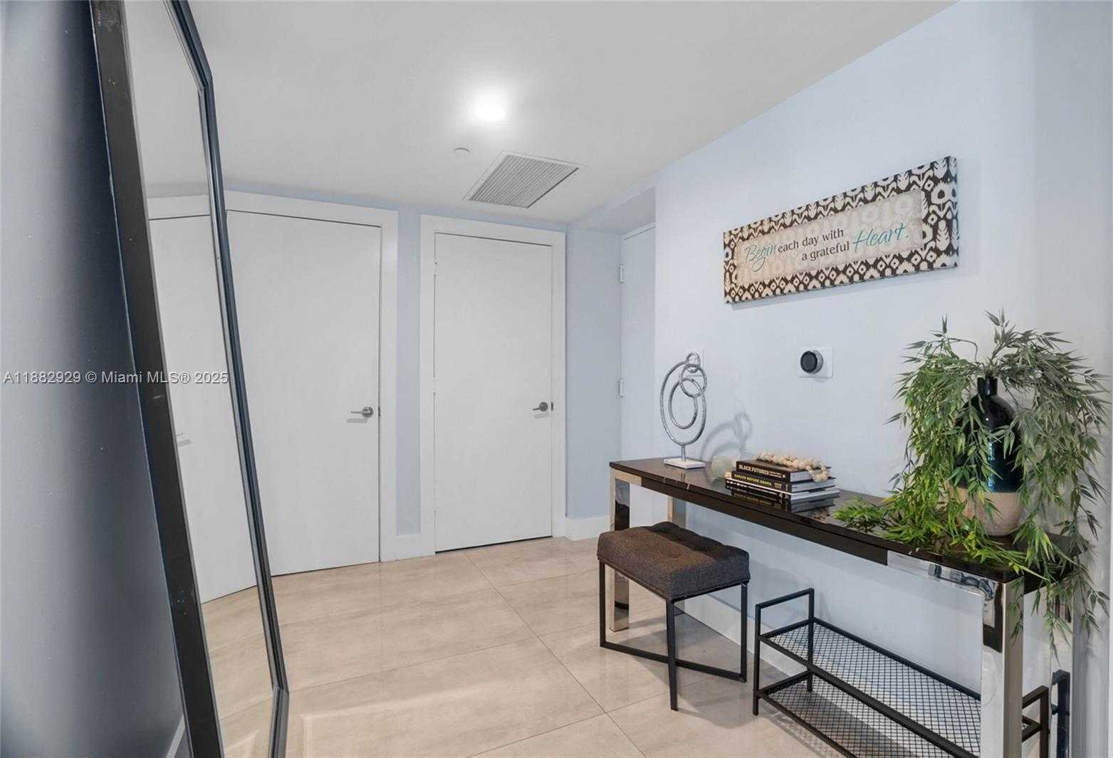 Small Image of 500 BRICKELL AVE #1701, Miami Number 4