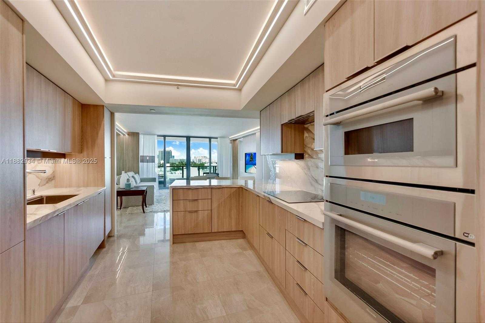 Small Image of 1455 OCEAN DR #811, Miami Beach Number 10
