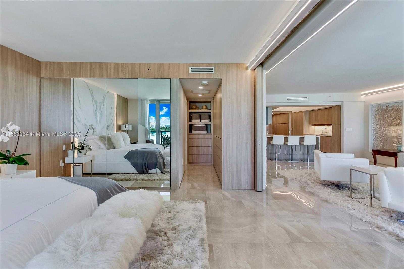 Small Image of 1455 OCEAN DR #811, Miami Beach Number 13