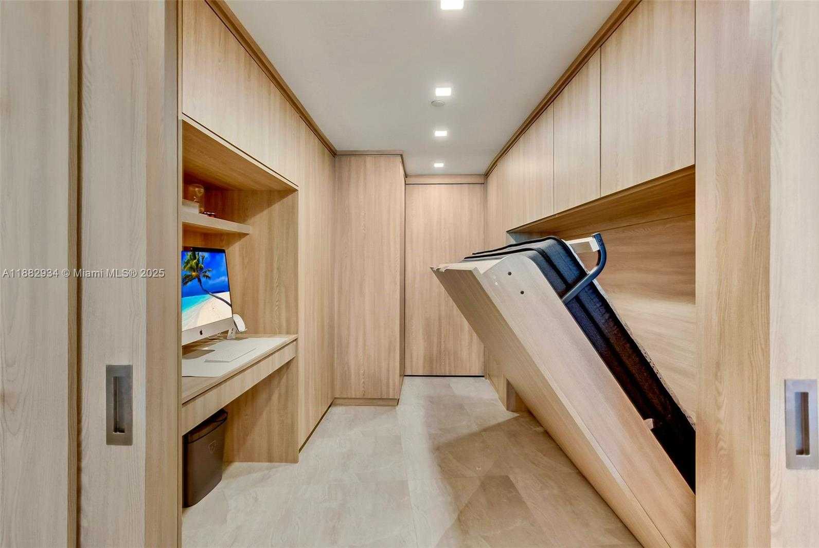 Small Image of 1455 OCEAN DR #811, Miami Beach Number 16