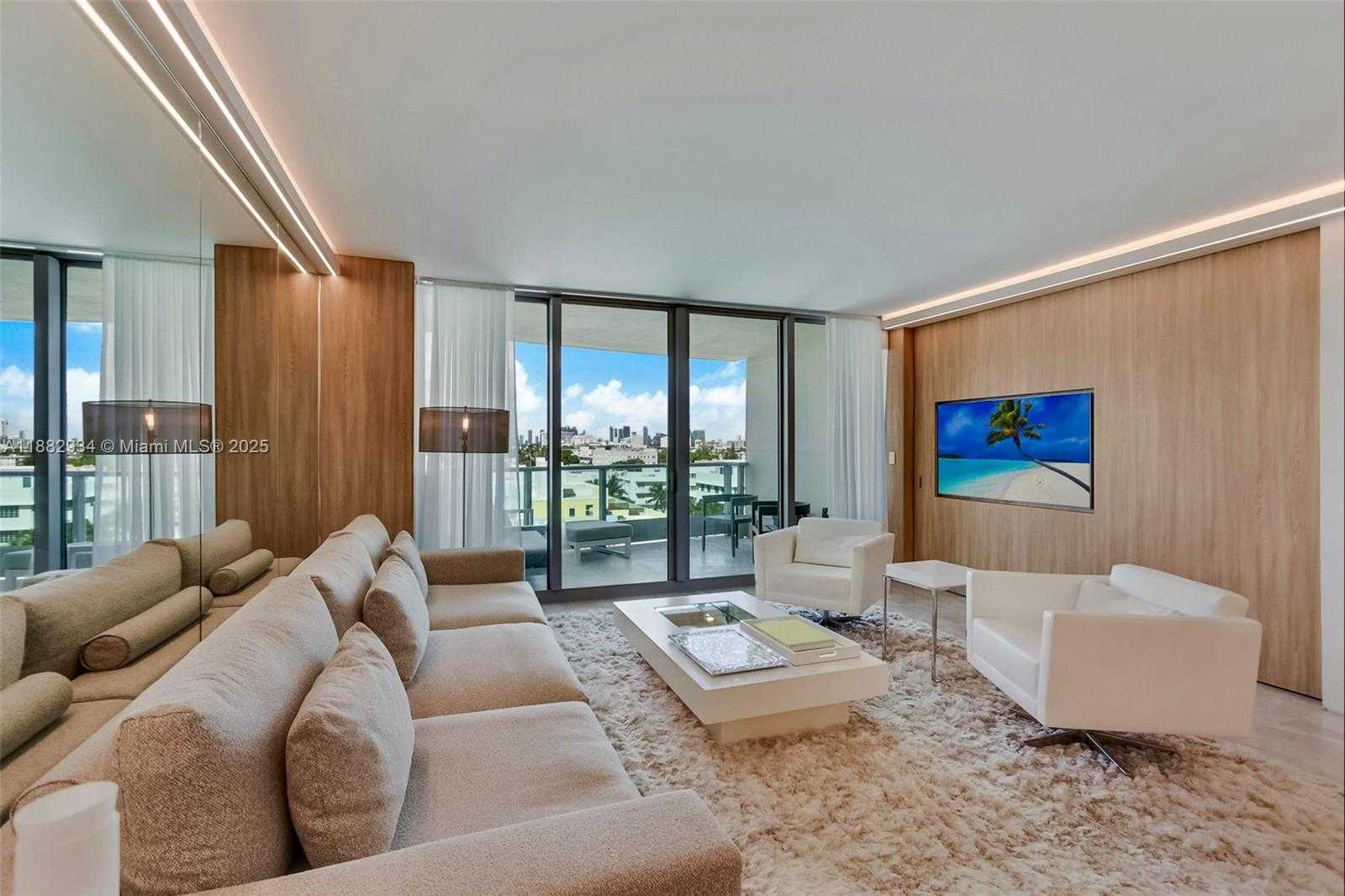 Small Image of 1455 OCEAN DR #811, Miami Beach Number 6