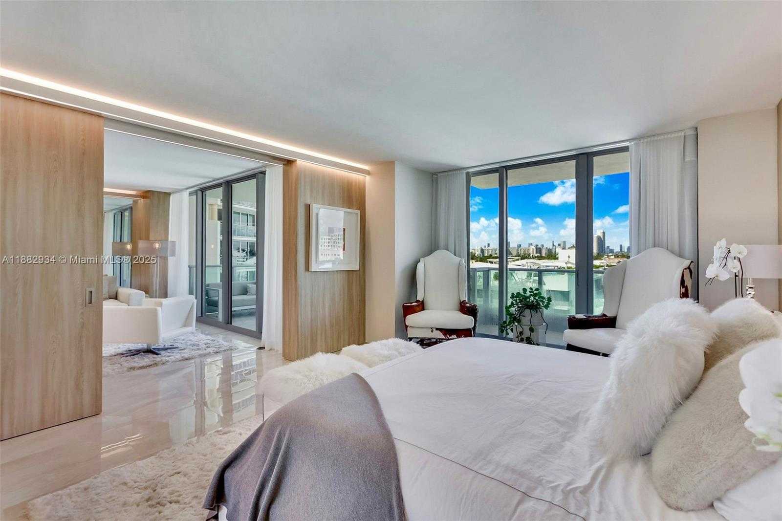 Small Image of 1455 OCEAN DR #811, Miami Beach Number 8