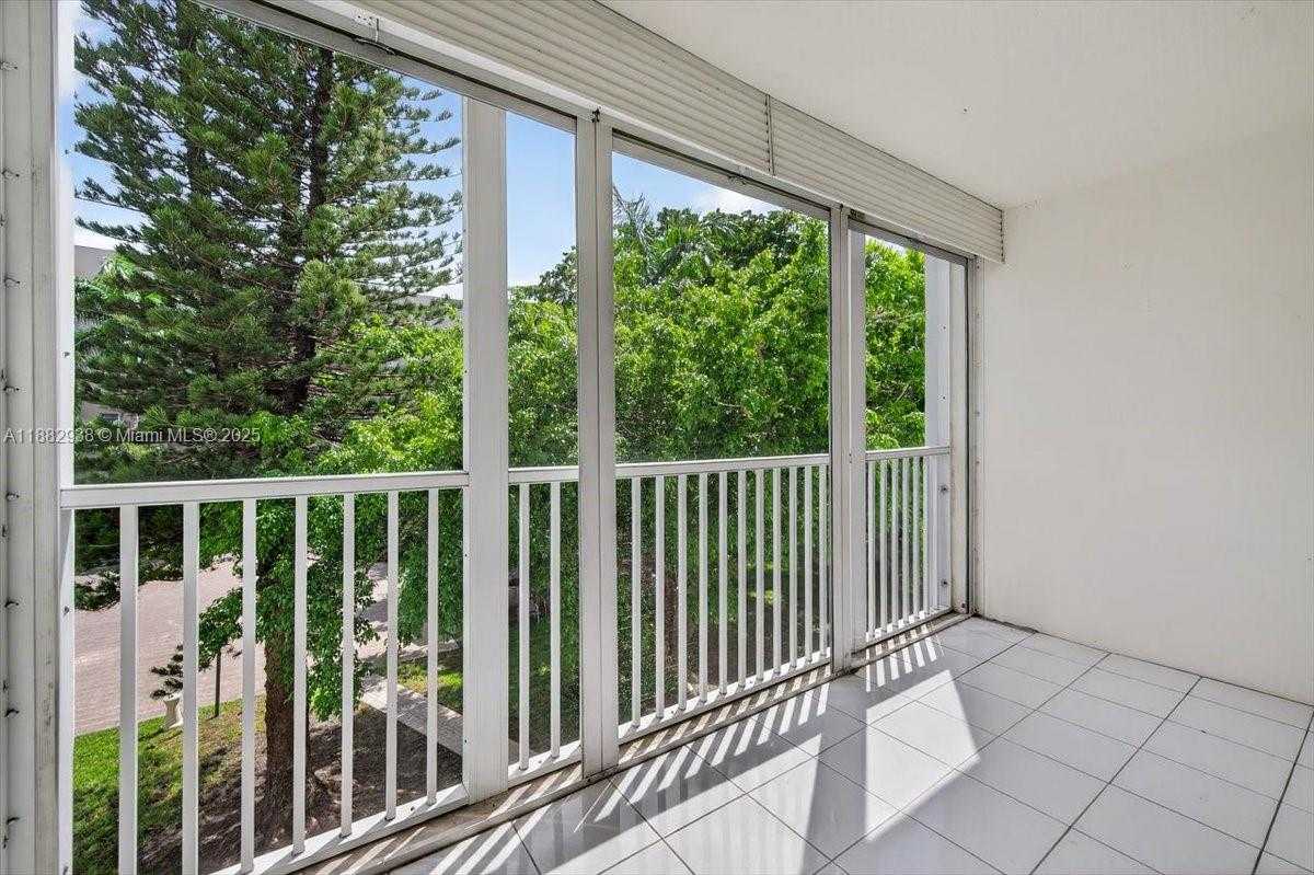 Small Image of 1000 NORTH EAST 12TH AVE #304, Hallandale Beach Number 4