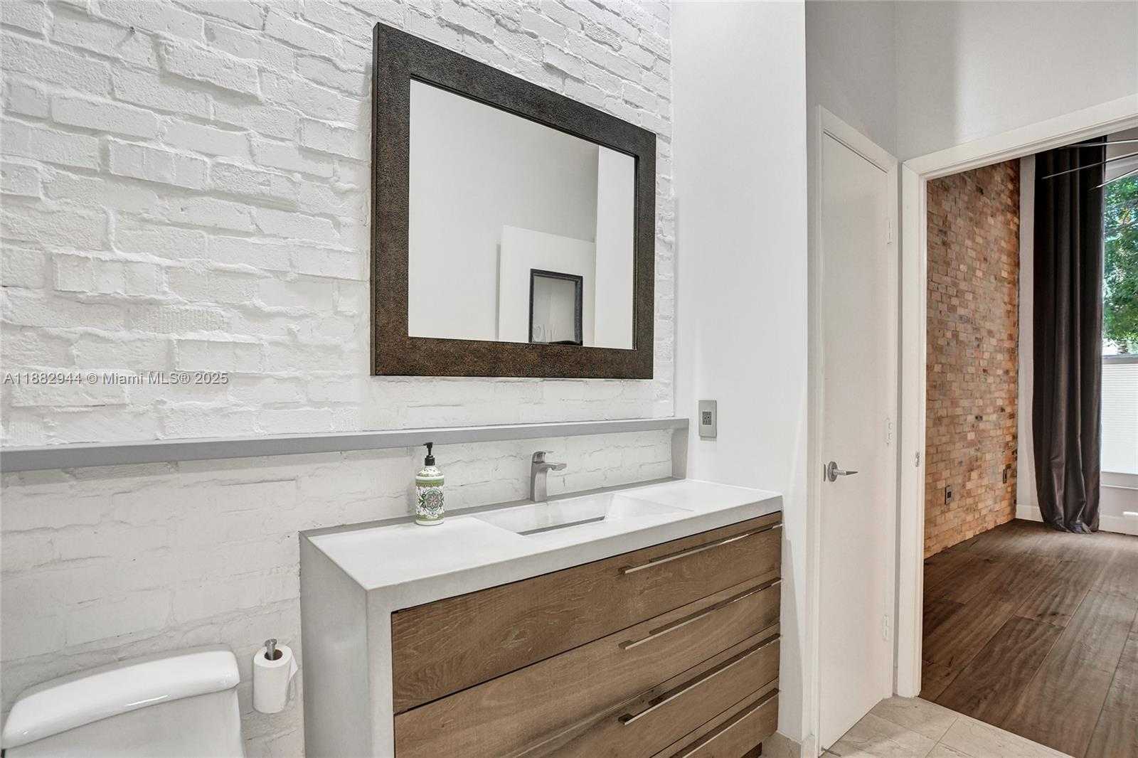 Small Image of 550 OKEECHOBEE BLVD #118, West Palm Beach Number 13