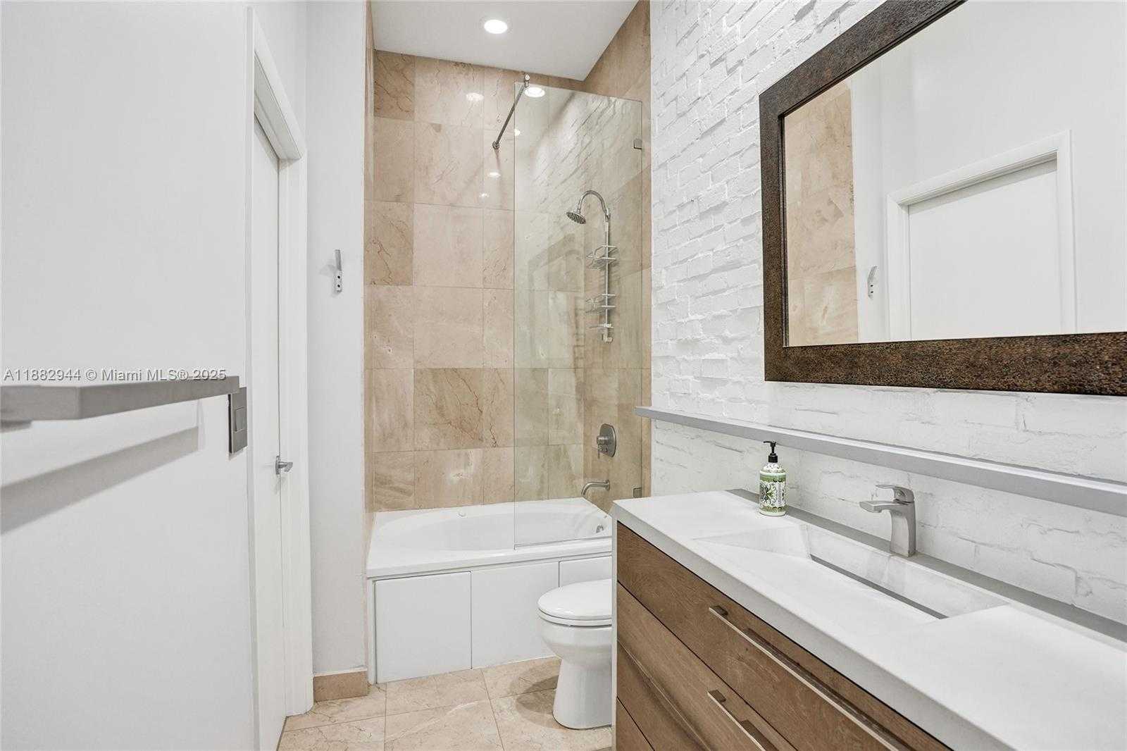 Small Image of 550 OKEECHOBEE BLVD #118, West Palm Beach Number 14