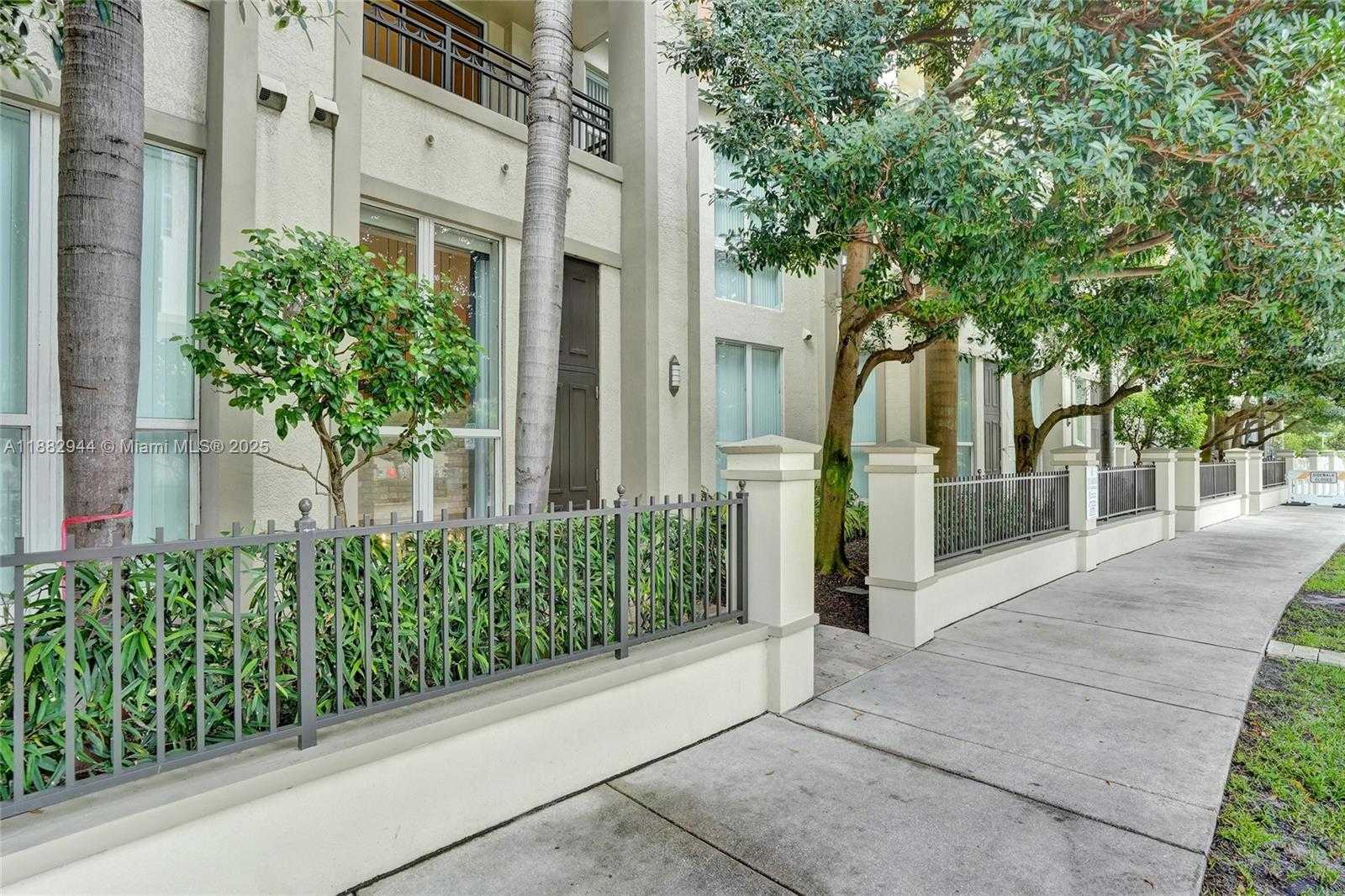 Small Image of 550 OKEECHOBEE BLVD #118, West Palm Beach Number 19