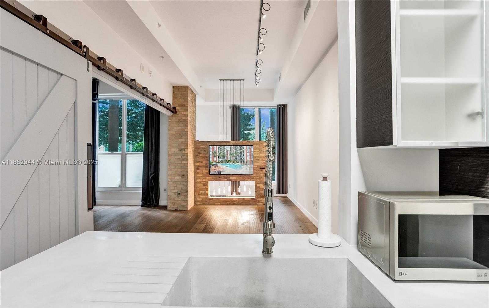 Small Image of 550 OKEECHOBEE BLVD #118, West Palm Beach Number 4