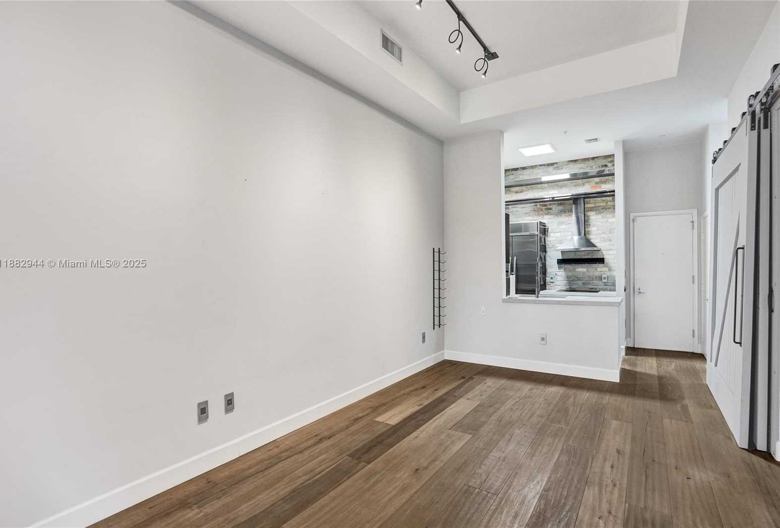 Small Image of 550 OKEECHOBEE BLVD #118, West Palm Beach Number 7