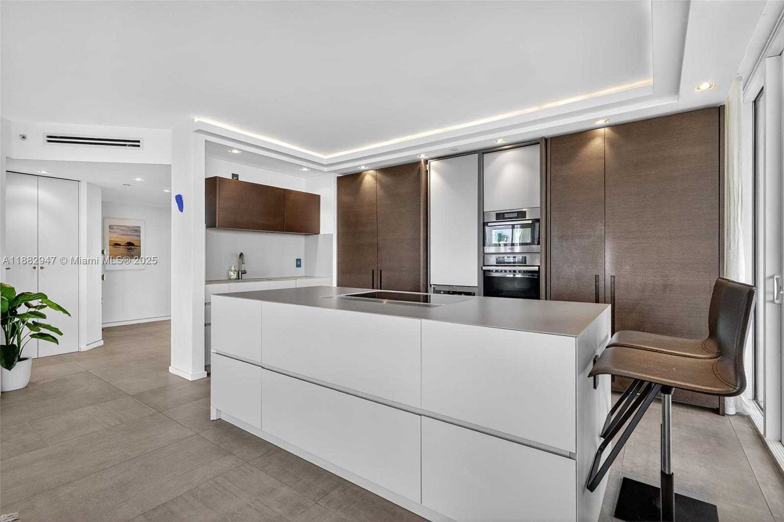 Small Image of 3000 ISLAND BLVD #906, Aventura Number 11