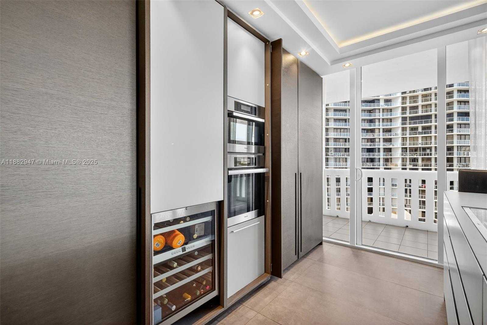 Small Image of 3000 ISLAND BLVD #906, Aventura Number 14