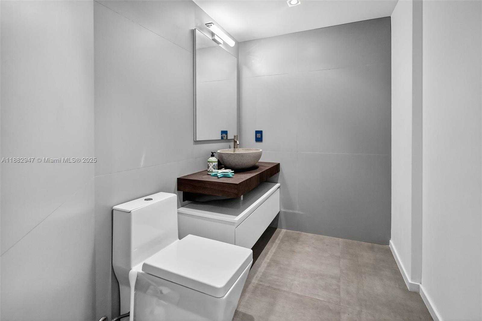 Small Image of 3000 ISLAND BLVD #906, Aventura Number 21