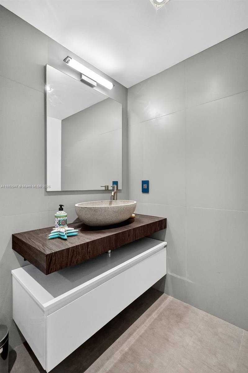 Small Image of 3000 ISLAND BLVD #906, Aventura Number 22