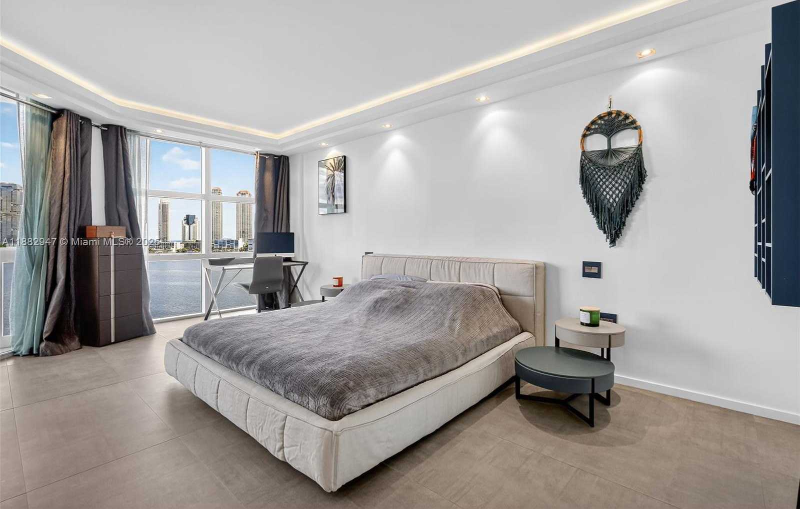 Small Image of 3000 ISLAND BLVD #906, Aventura Number 23