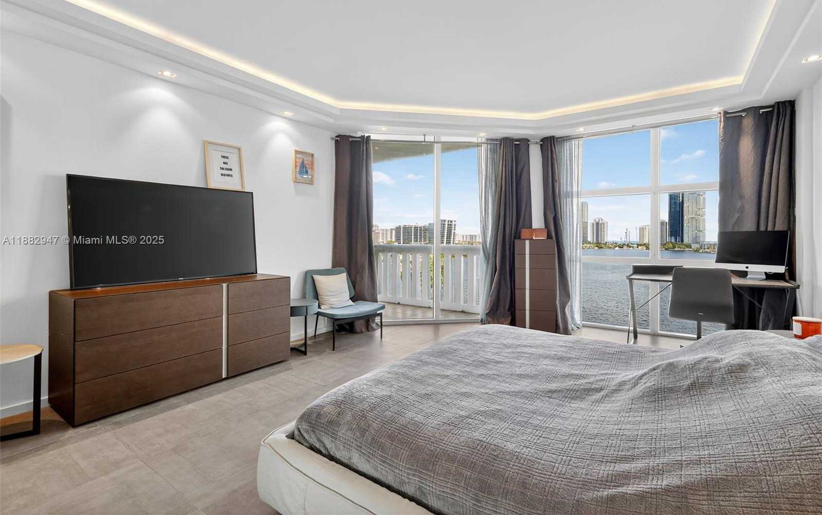 Small Image of 3000 ISLAND BLVD #906, Aventura Number 24